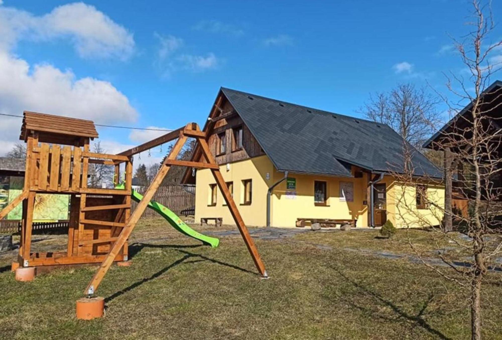 Pensiony A Ubytovani V Kempu Indiana Edrovice 外观 照片